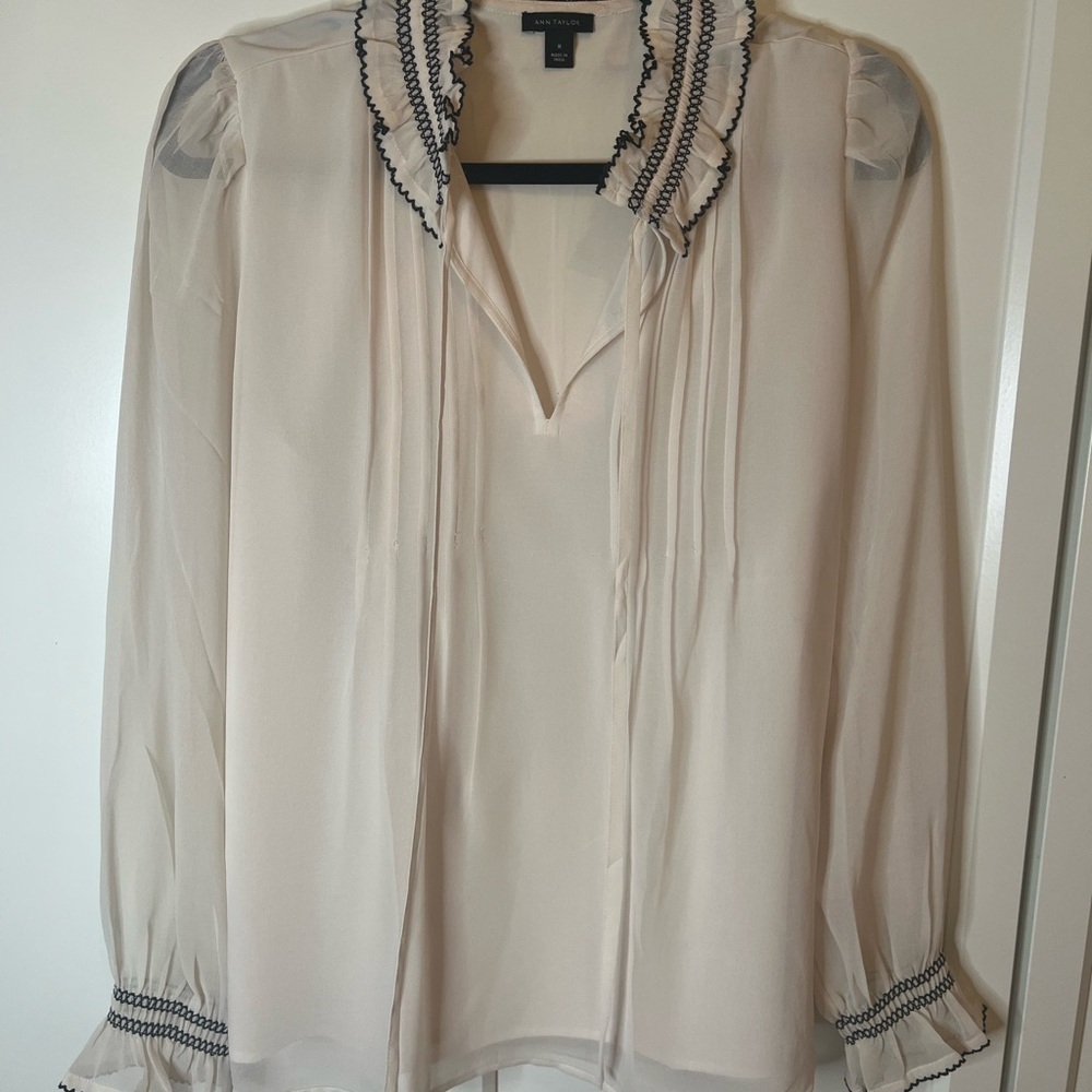 Ann Taylor Cream Mixed Media Long  Ruffled Sleeve Blouse with Bib Collar Sz M